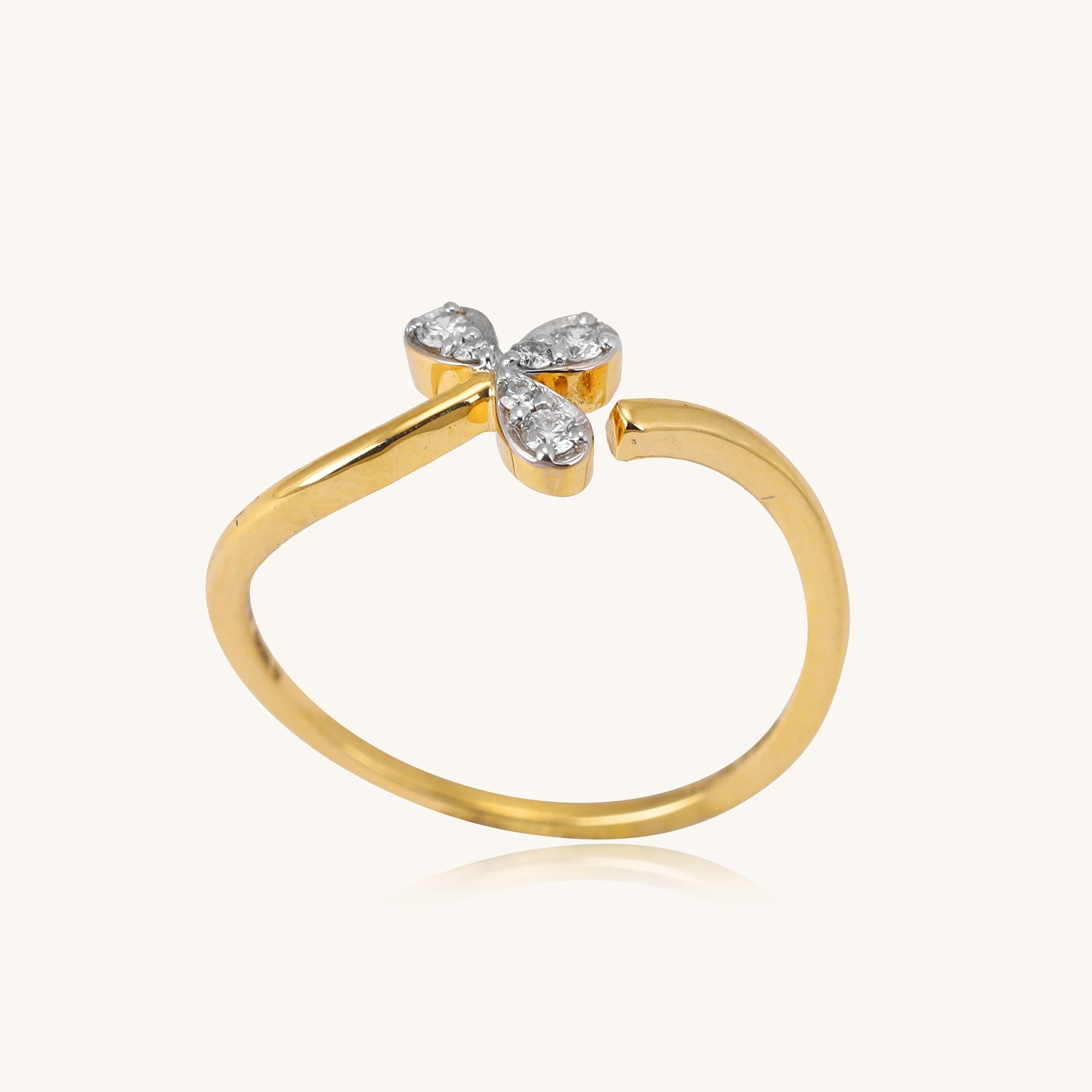 Embrace the beauty of nature with our Spring Leaf 18kt Gold Ring, a versatile addition to your jewelry collection. Whether you're seeking a thoughtful gift for her or a stylish ring to complement your casual and work-wear ensembles, this piece is perfect. Priced under 30,000, it's a must-have for your everyday wear edit, seamlessly transitioning from the office to weekend getaways.