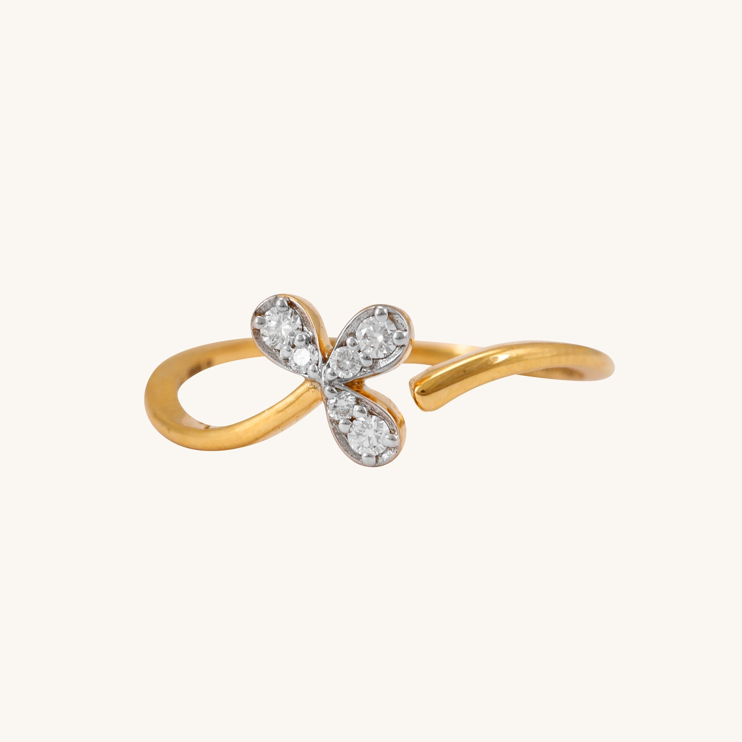 Embrace the beauty of nature with our Spring Leaf 18kt Gold Ring, a versatile addition to your jewelry collection. Whether you're seeking a thoughtful gift for her or a stylish ring to complement your casual and work-wear ensembles, this piece is perfect. Priced under 30,000, it's a must-have for your everyday wear edit, seamlessly transitioning from the office to weekend getaways.
