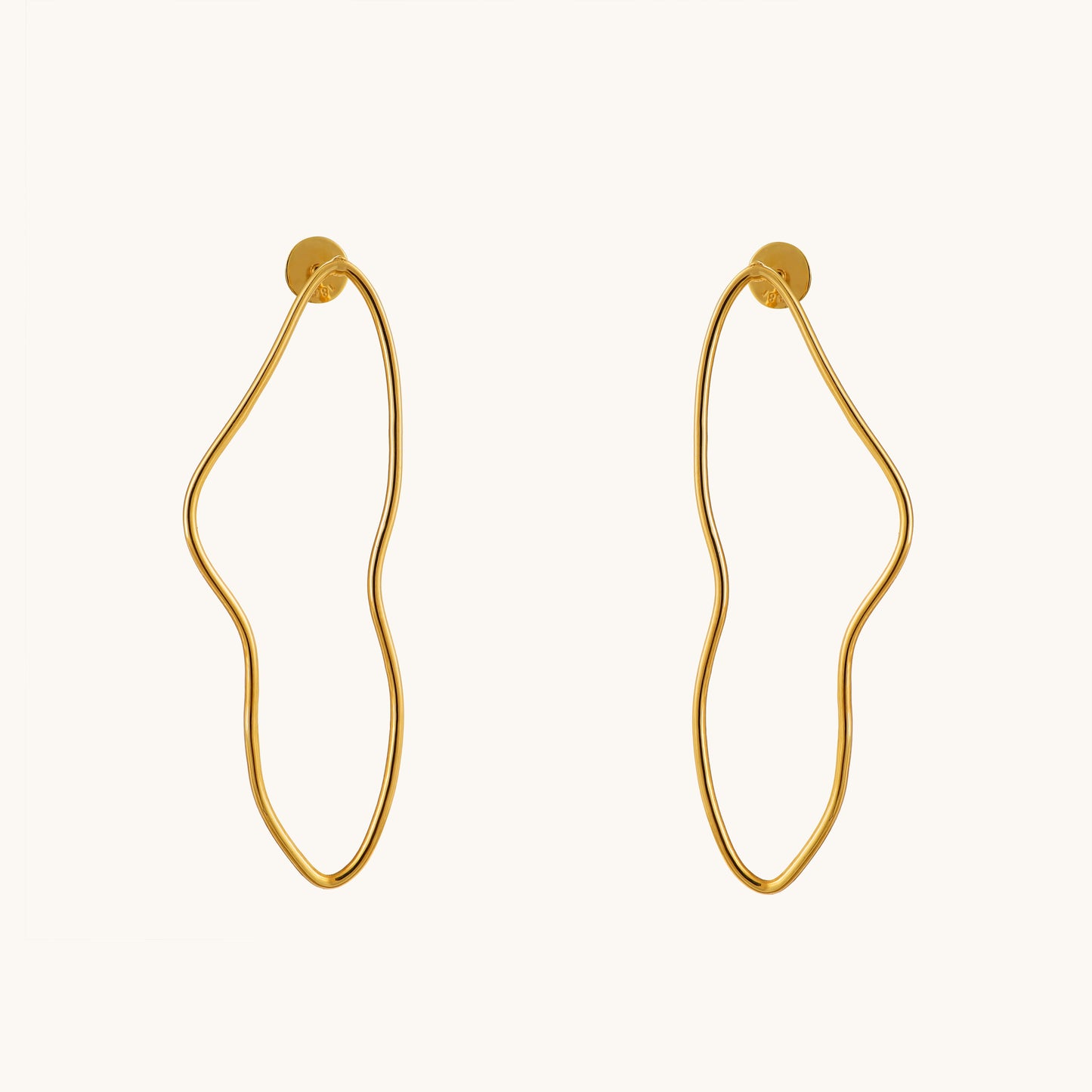 Swirl Gold Earring in 18kt gold, featuring Caratly Jewelry's luxury design and IGI-certified diamonds for everyday wear or special occasions under 30,000.