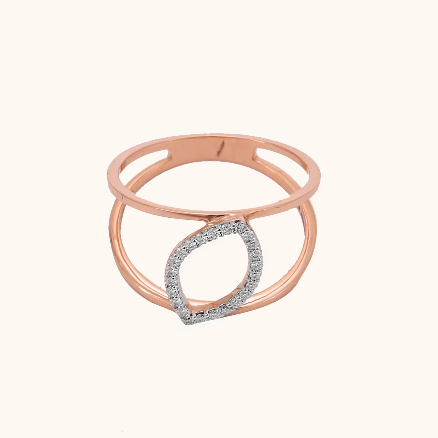 Elegant 18kt gold trendy diamond ring with IGI-certified VVS diamonds from Caratly Diamond Collection. Perfect for everyday wear or gifting under Rs. 40,000.