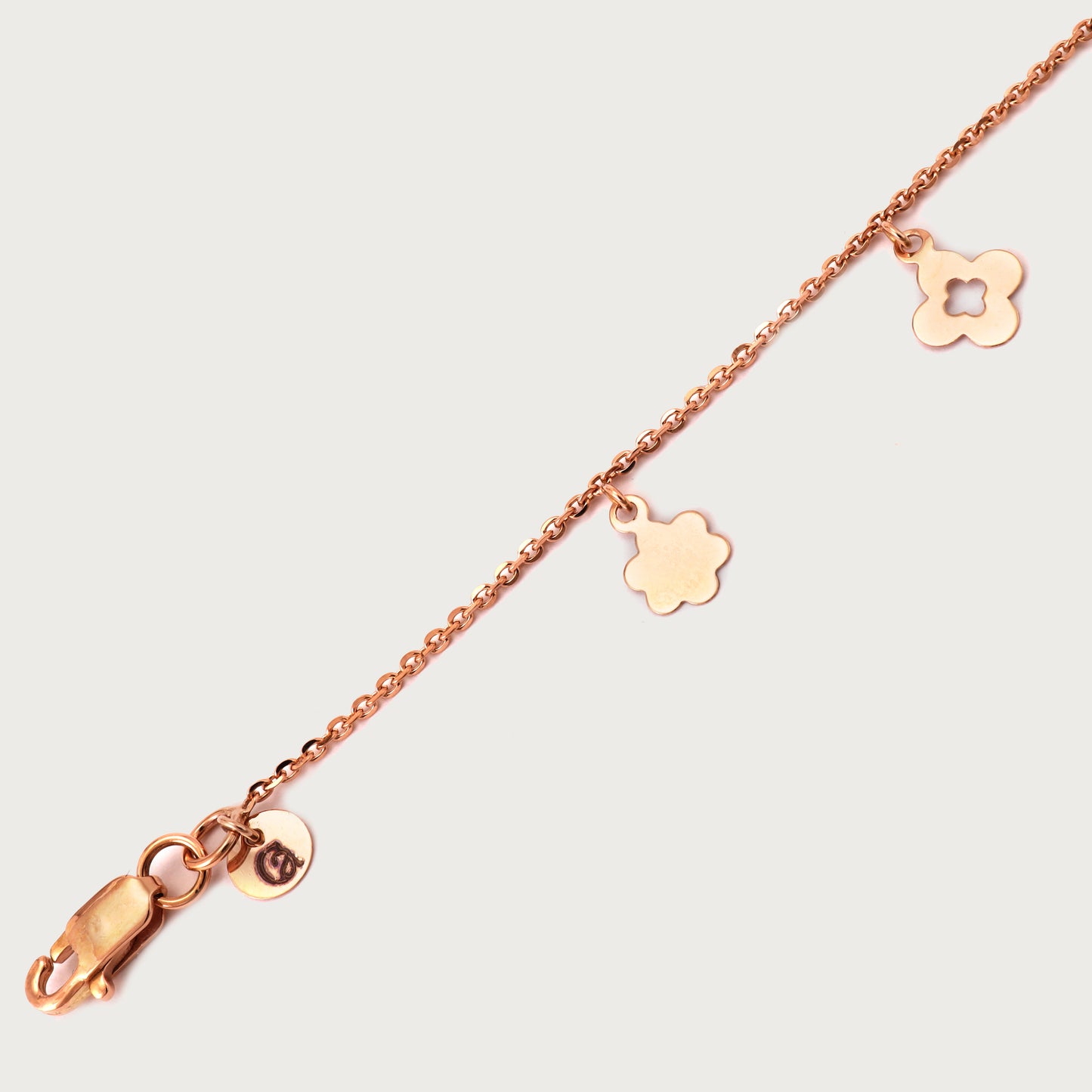 18kt gold floral bracelet. Fine jewellery under ₹30,000. Delicate, chic, timeless.