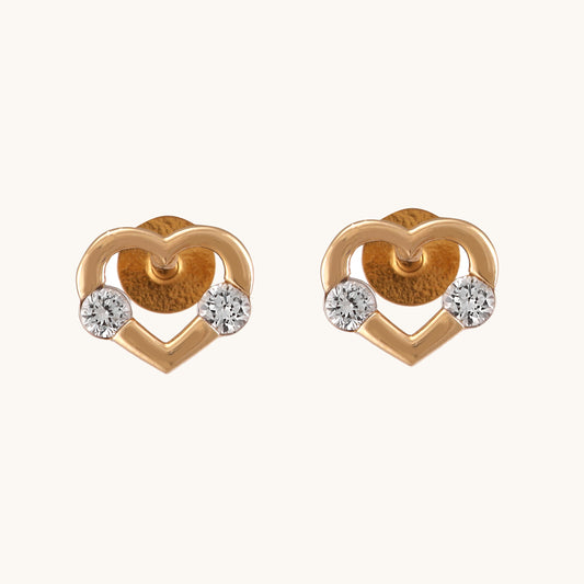 Heart diamond studs in 18kt gold with VVS-VH diamonds. Affordable fine jewellery for women.