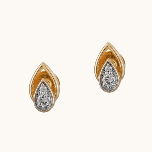 18kt gold teardrop diamond earrings with VVS-VH diamonds. Affordable fine jewellery for women.