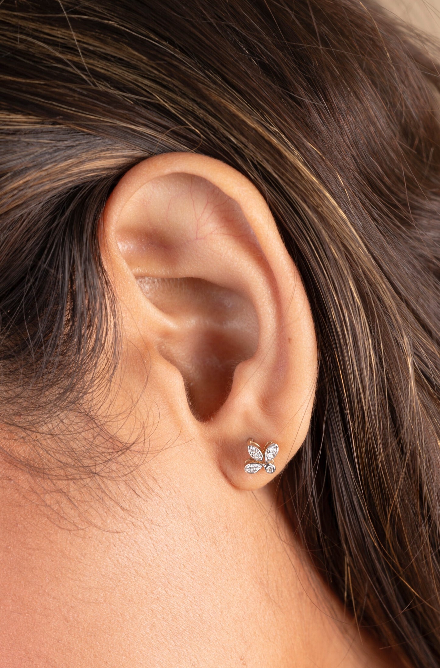 Elevate your style with our exquisite 18kt Gold Bloom Stud Earring, a stunning piece of jewelry under 30,000 perfect for gifting ideas. Inspired by the natural splendor of a blooming flower, crafted from premium quality 18 kt gold, it radiates a timeless charm that complements the wearer’s style perfectly. Discover timeless beauty with our Spring Diamond Bracelet from the spring edit collection, priced under Rs. 30,000.