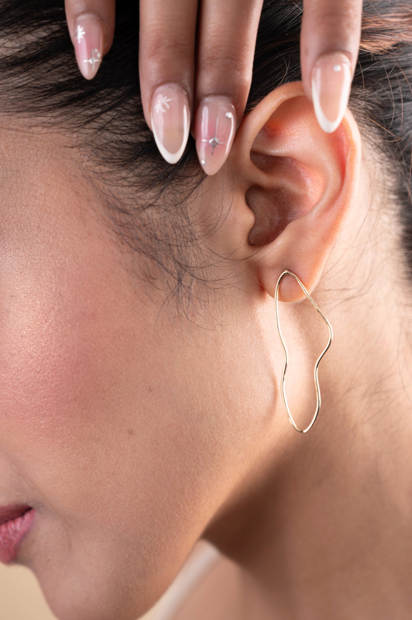 Swirl Gold Earring in 18kt gold, featuring Caratly Jewelry's luxury design and IGI-certified diamonds for everyday wear or special occasions under 30,000.