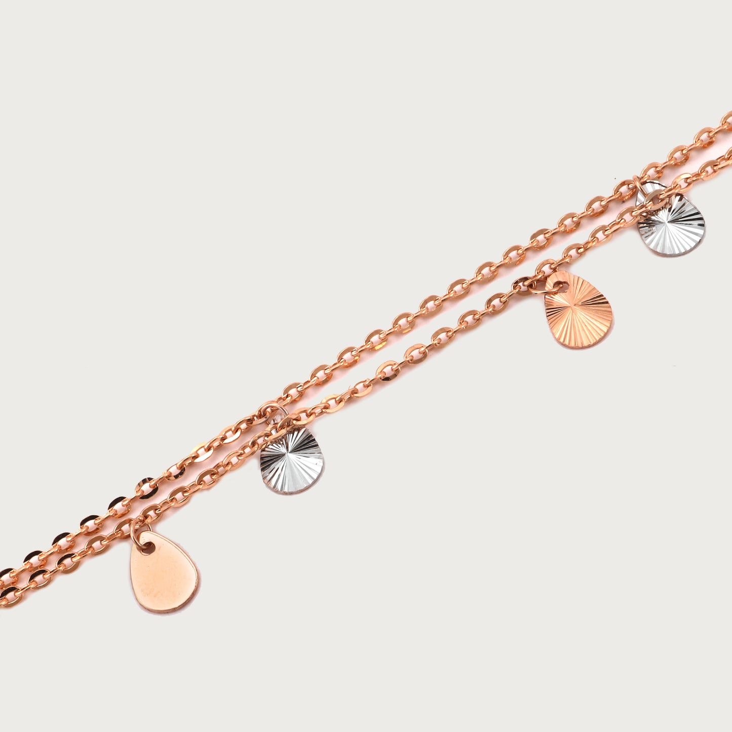 18kt gold disc bracelet. Minimal fine jewellery under ₹30,000. Chic and timeless gifts for her.
