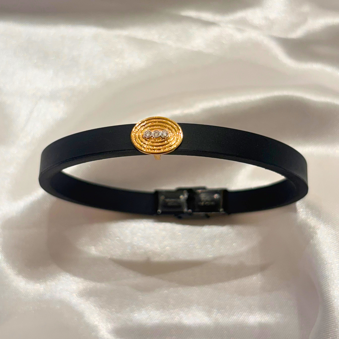 Men’s bracelet in 18kt gold with a natural diamond, featuring a black band and oval gold centerpiece—ideal for gifting or daily wear under ₹30K.