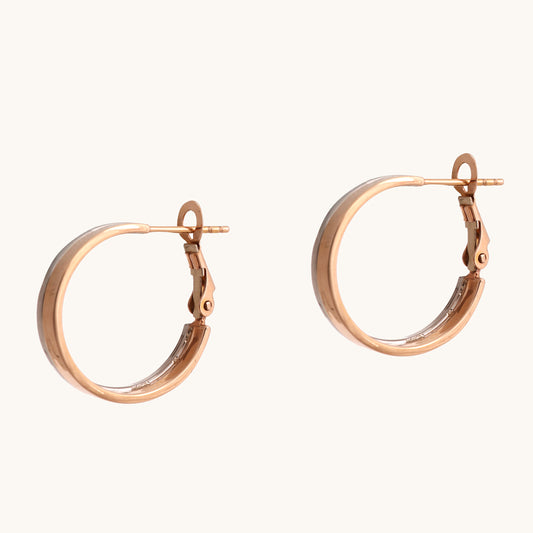 18kt Gold Stripe Earring. Affordable fine jewellery for modern women.