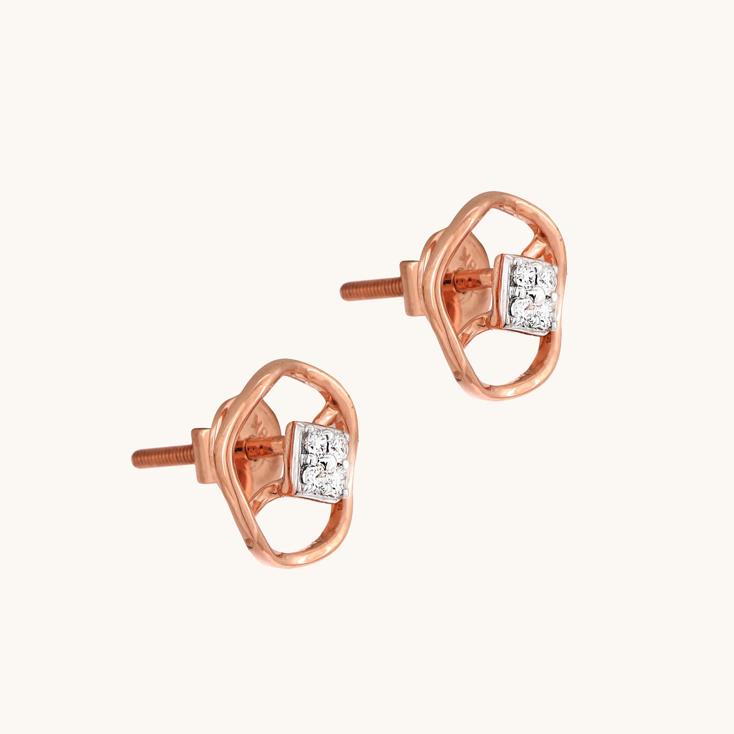 18kt gold Diamond Circle Earring with IGI certified VVS diamonds, a perfect luxury gift for her from Caratly Jewelry. Ideal for everyday wear and special occasions under Rs. 30k.