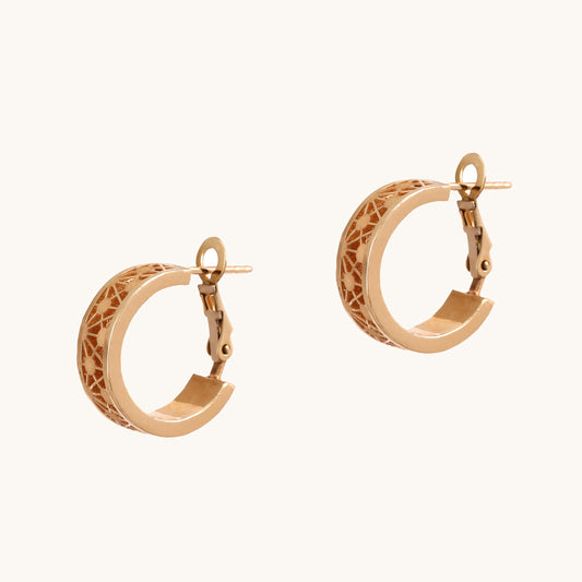18kt gold geometric earrings—stylish fine jewellery under ₹60,000.