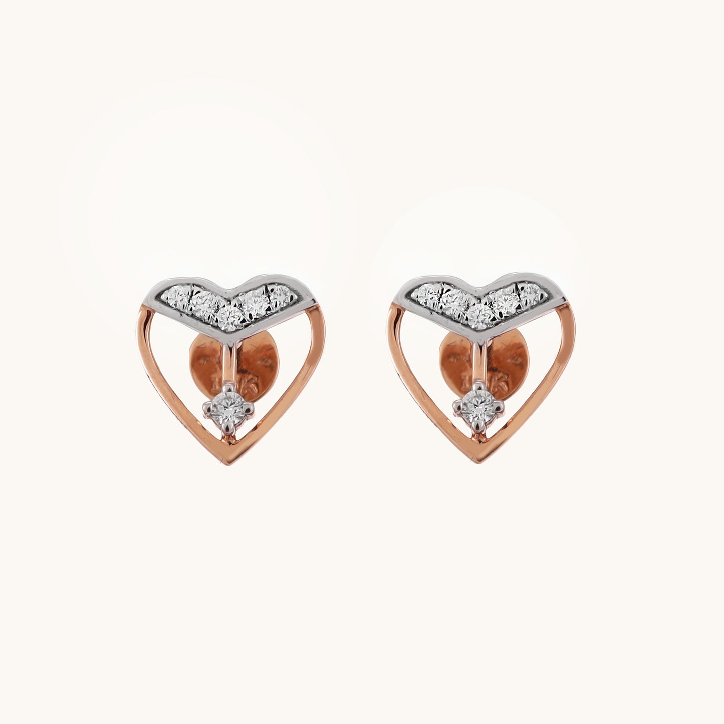 Elegant 18kt gold Gleaming Diamond Earring featuring IGI certified VVS diamonds. Ideal for daily wear, special occasions, or as the perfect gift for her under Rs. 20k.