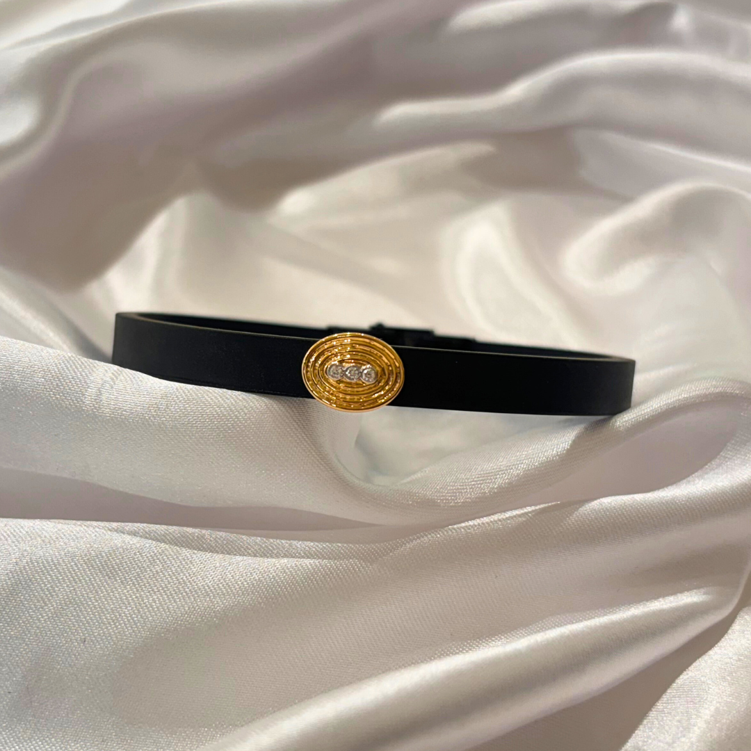Men’s bracelet in 18kt gold with a natural diamond, featuring a black band and oval gold centerpiece—ideal for gifting or daily wear under ₹30K.