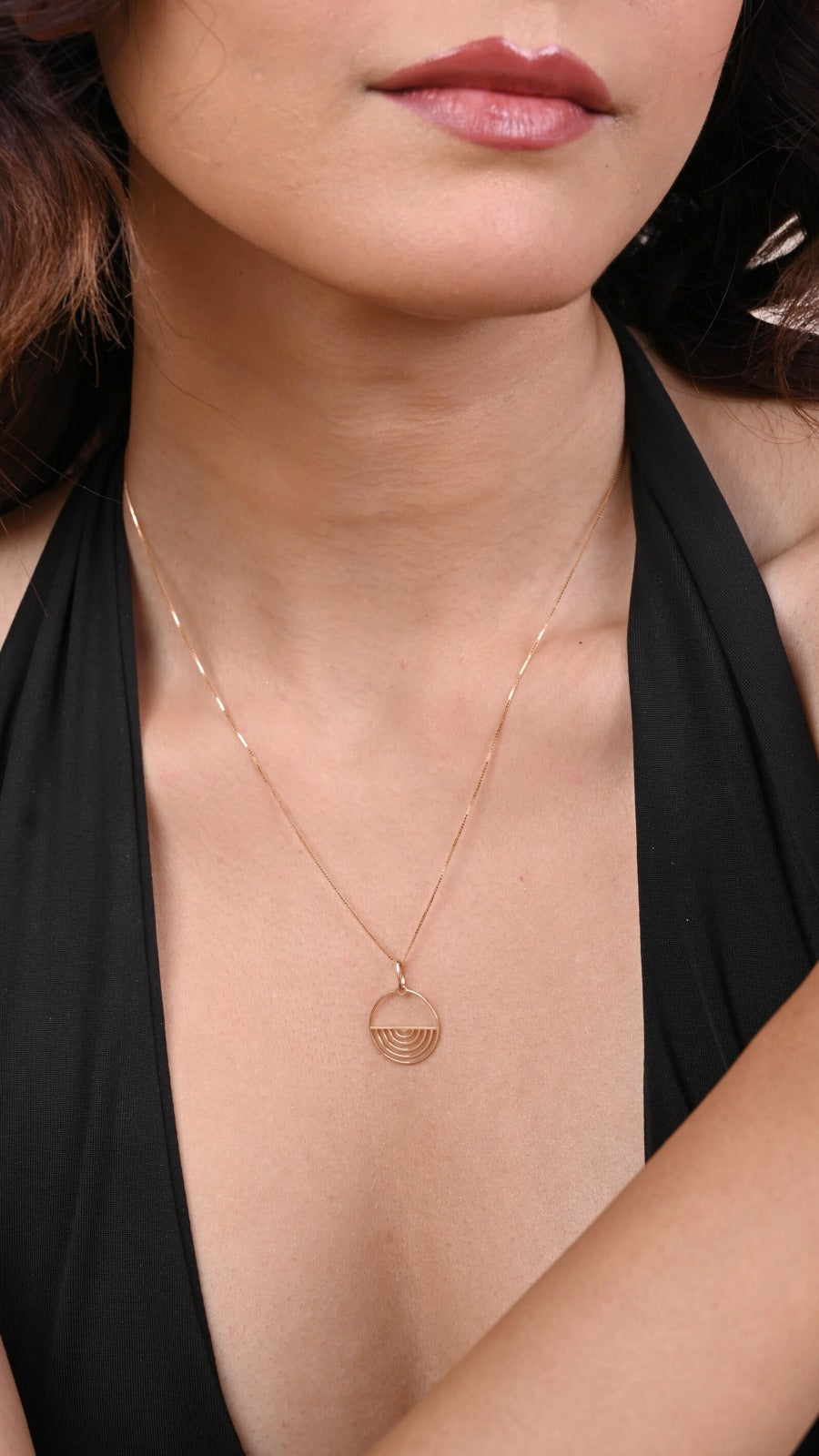 Wave Circle Gold Pendant in 18kt gold; BIS-certified minimalist jewelry gift online under 15,000!