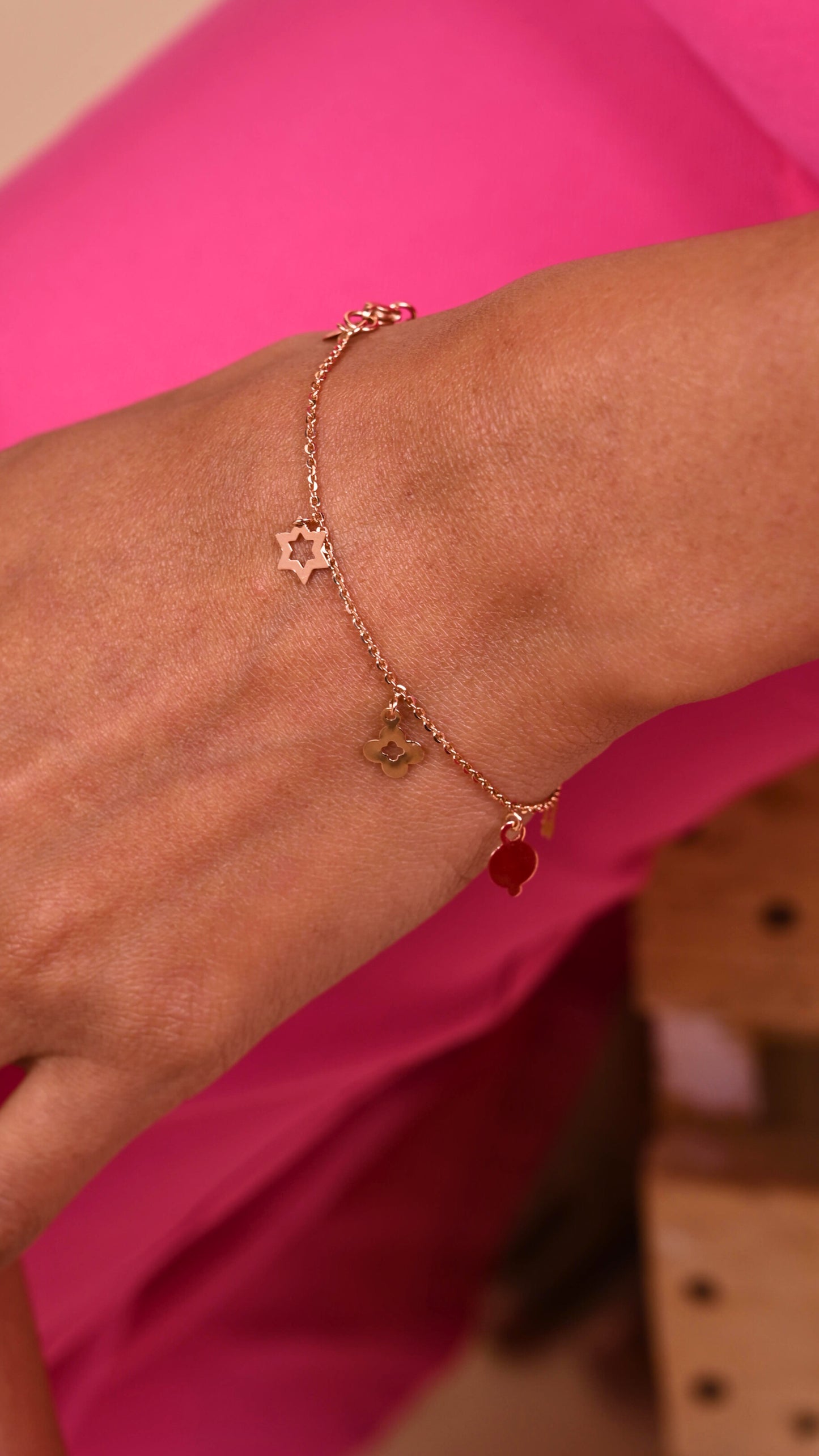 Charms Gold Bracelet in 18kt gold under 20,000; certified BIS jewelry gift for her everyday.