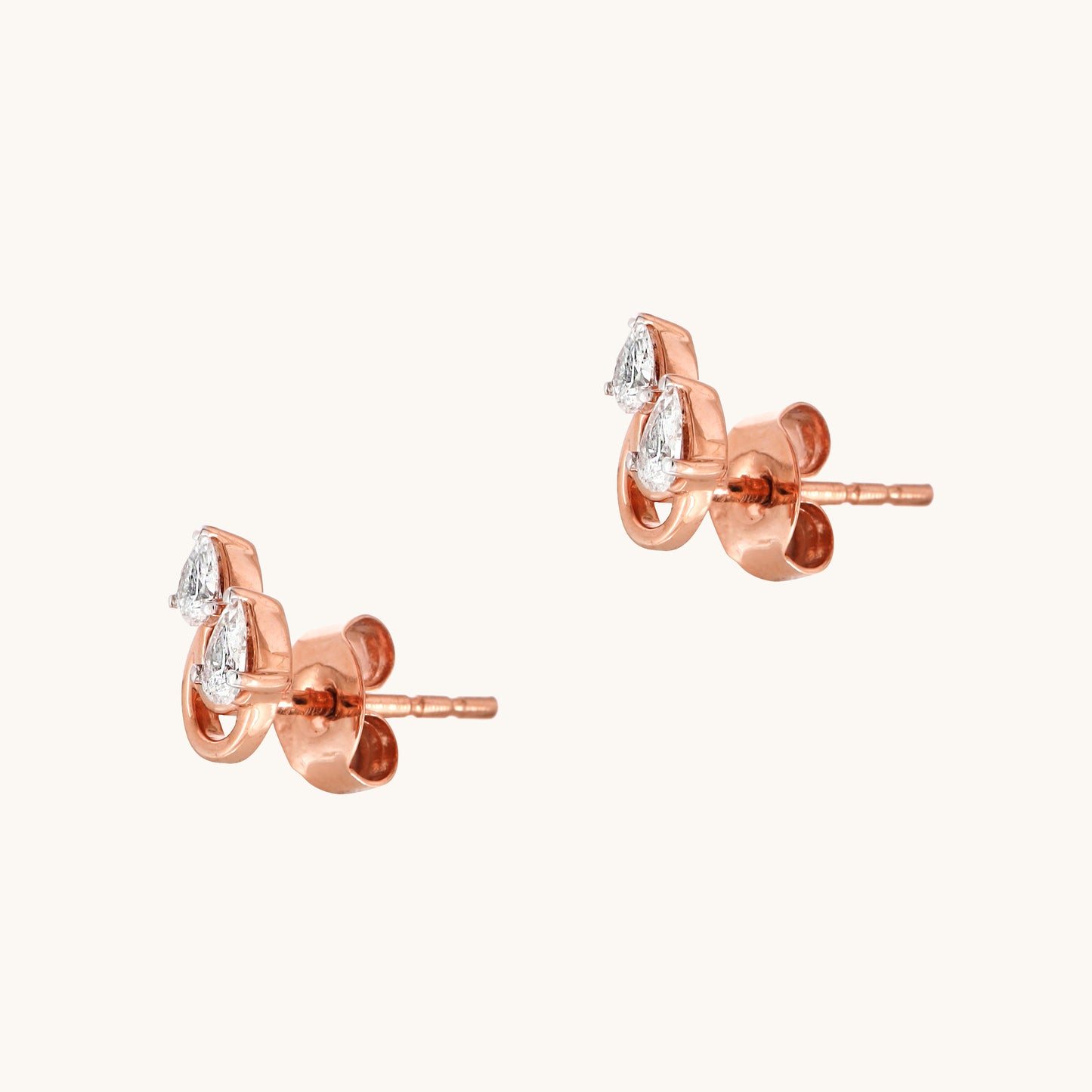Classic Diamond Earring in 18kt gold with IGI-certified VVS diamonds. Perfect for luxury gifts, everyday wear, or special occasions under Rs. 40k.