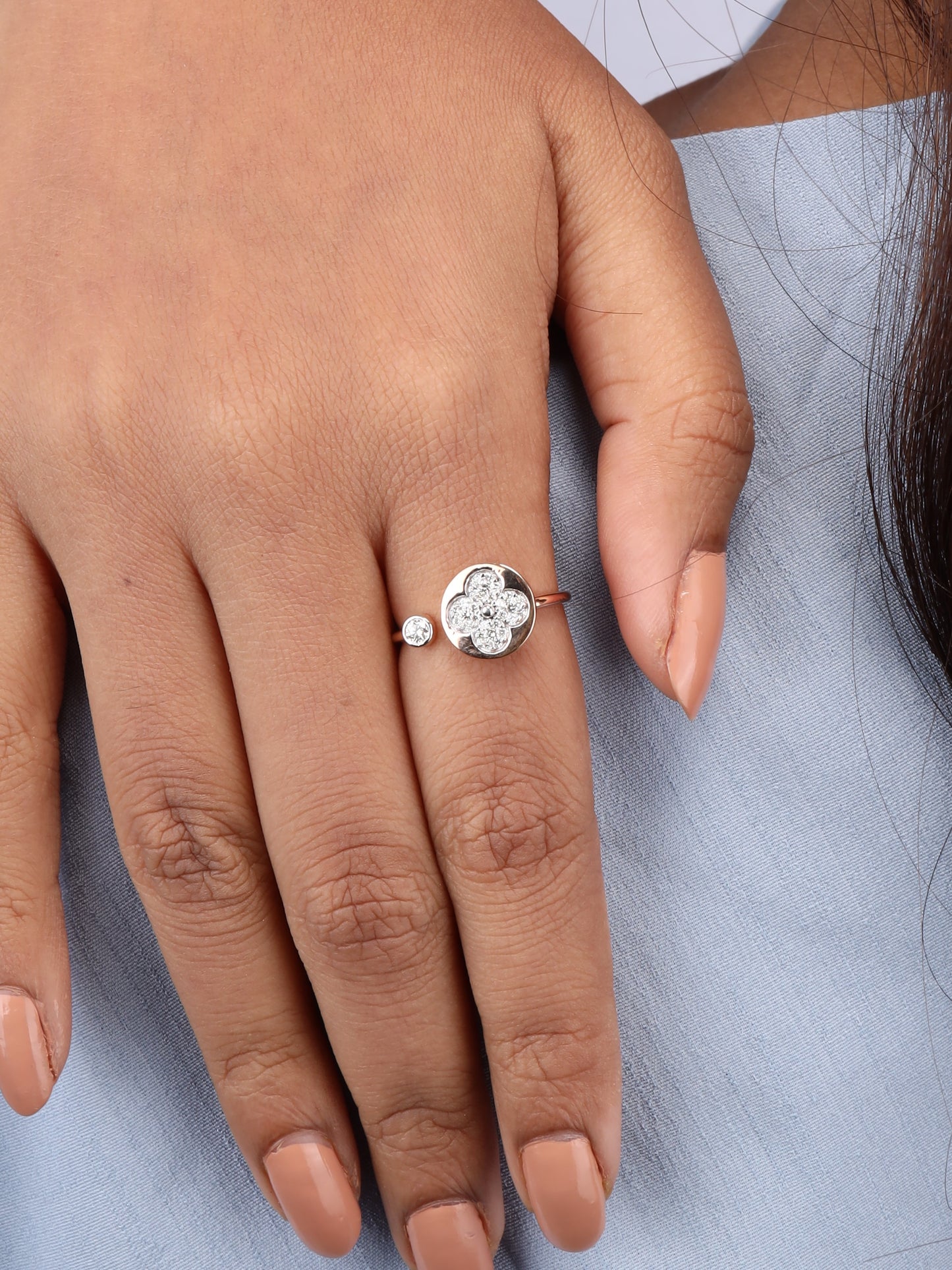 18kt gold flower diamond ring by Caratly, featuring IGI certified VVS diamonds; perfect for affordable luxury jewelry gifts and everyday wear under Rs. 30k.