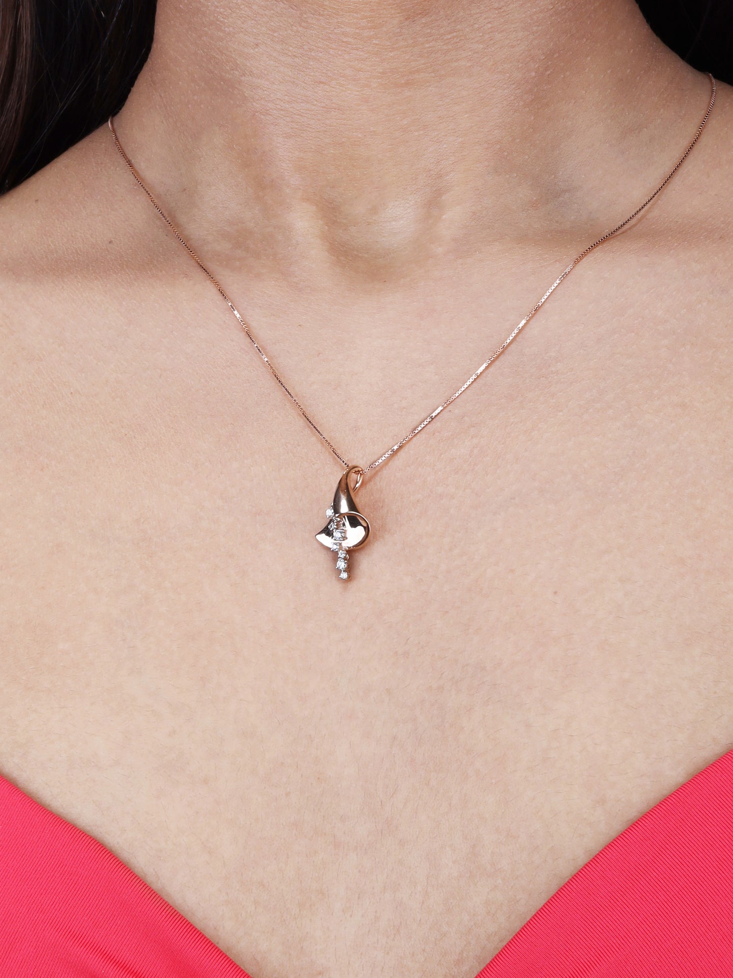 This elegant pendant features a flowing design, Crafted from 18kt gold with natural diamonds. A thoughtful jewellery gift for birthdays, anniversaries, or special occasions all under Rs. 50,000.