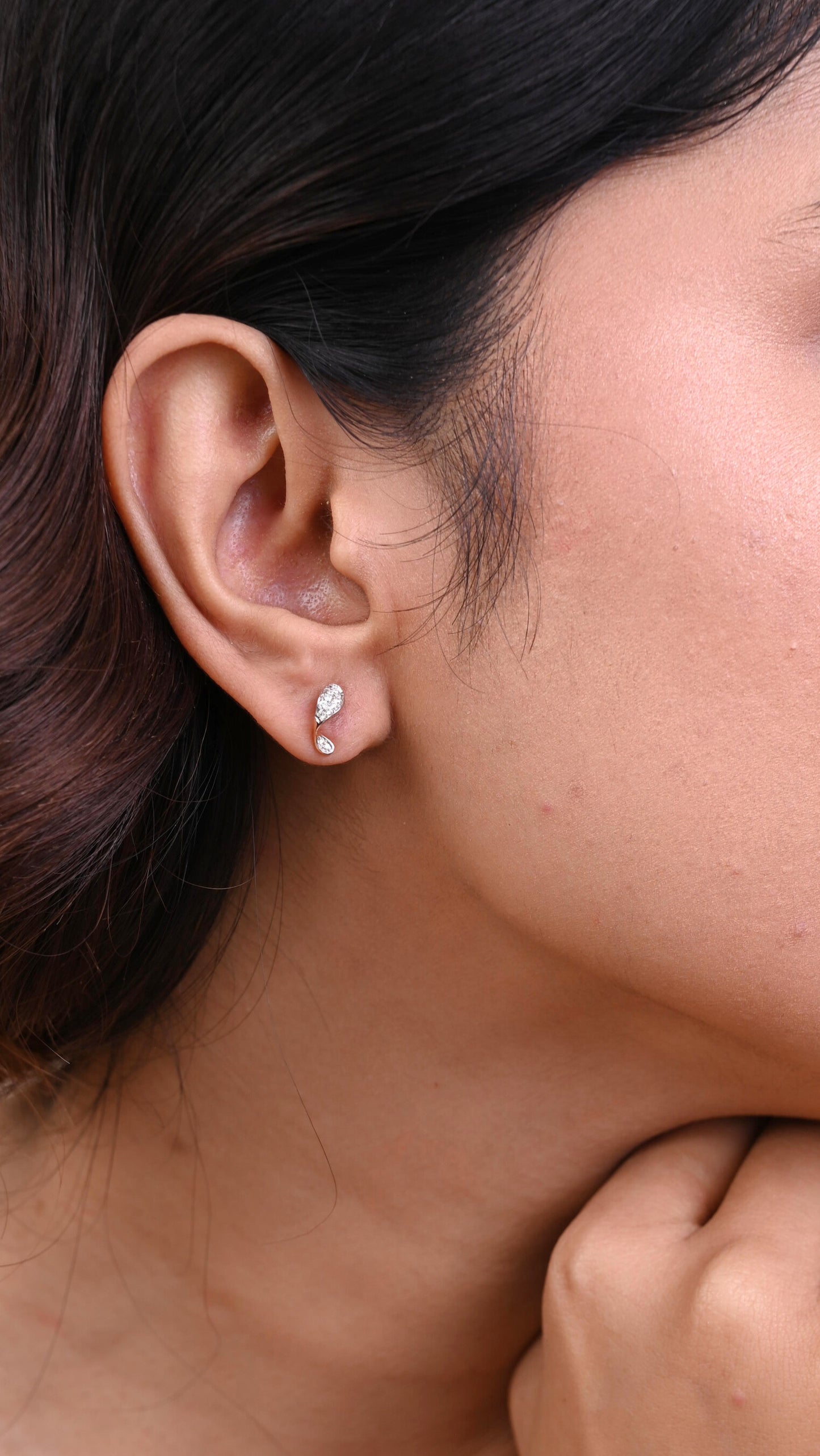 Fly Diamond Set in 18kt gold with IGI certified diamonds – minimal, BIS hallmarked jewellery set.