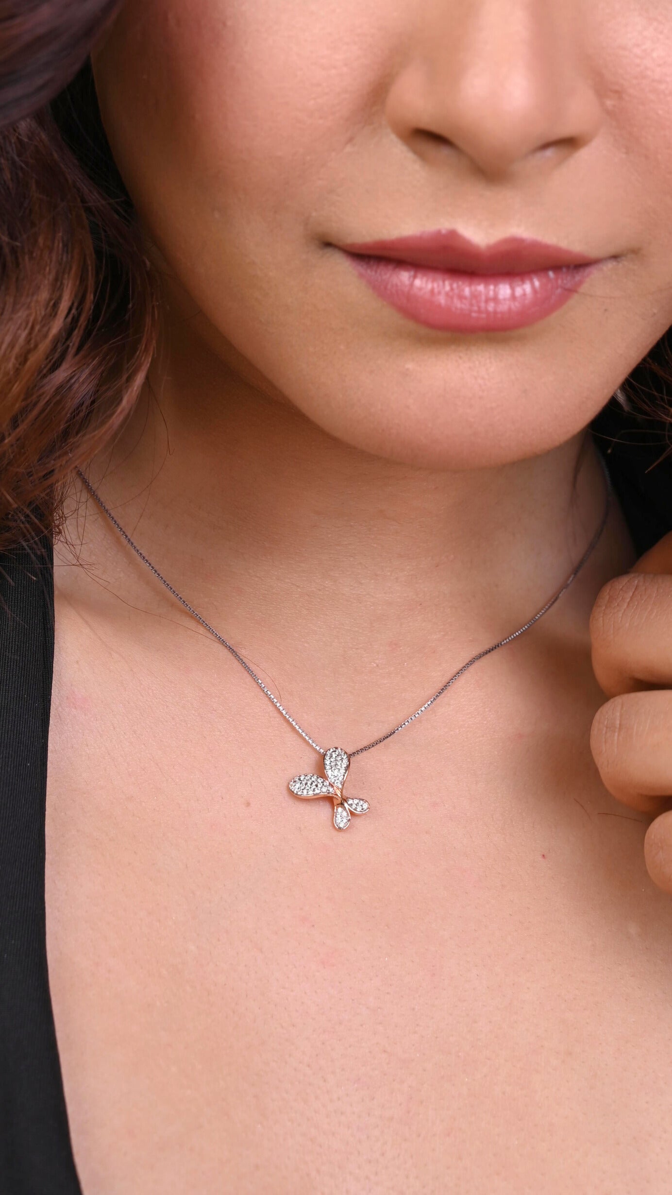 Fly Diamond Set in 18kt gold with IGI certified diamonds – minimal, BIS hallmarked jewellery set.