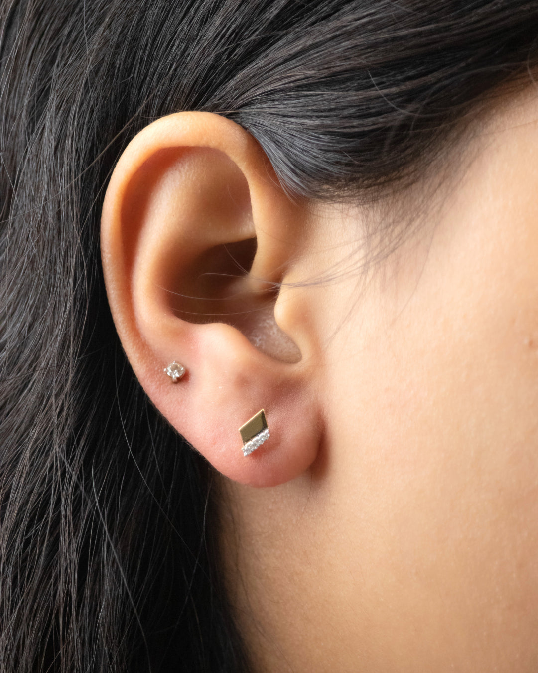 18 kt Gold Diamond Square Earring. Perfect for daily wear, this elegant piece effortlessly transitions from office to evening outings. Explore our Under 30,000 collection for affordable gifting options and enhance your workwear edit.