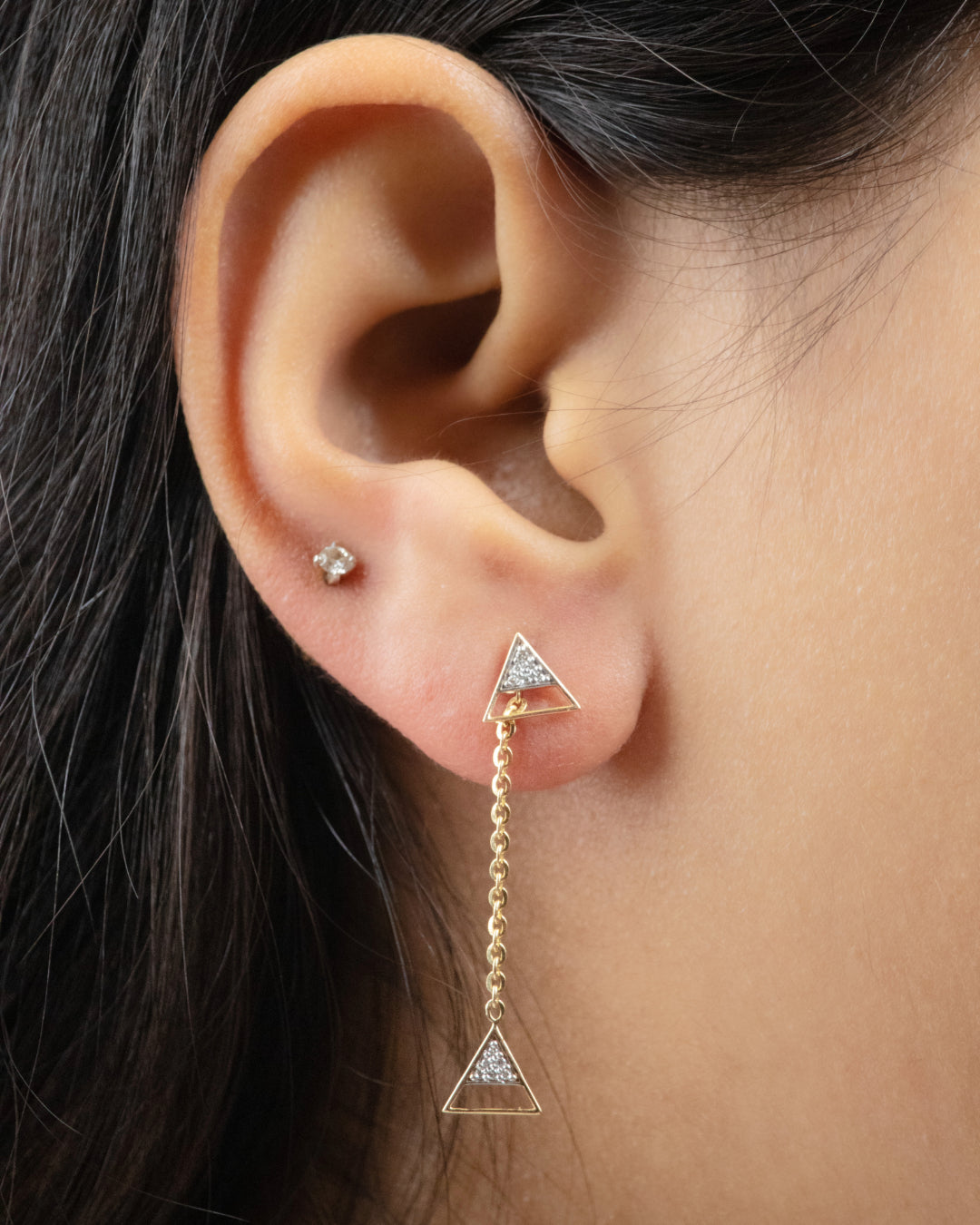18kt gold long dangling earrings with IGI-certified VVS diamonds. Affordable, BIS-hallmarked, and perfect for gifting or everyday luxury. Shop Caratly Jewelry under Rs. 30k.