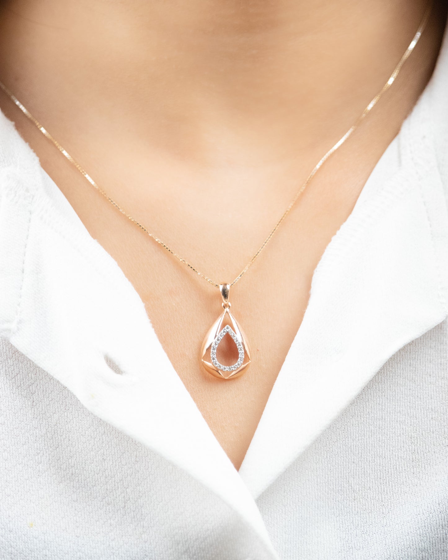 Elevate your neckline with our exquisite Drop Diamond Pendant crafted in luxurious 18kt gold. With a lightweight design perfect for daily wear, it's an ideal addition to your workwear edit or an affordable gift for her all under the collection 30,000.