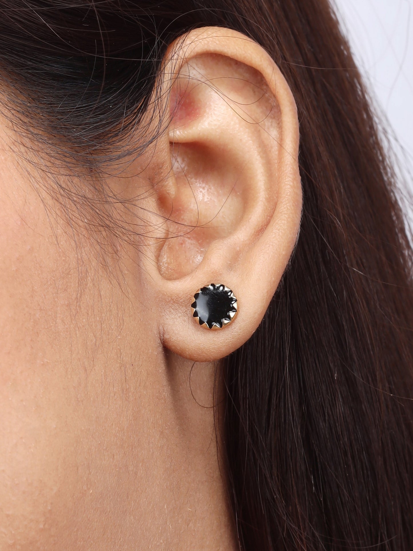 18kt Gold Round Earring for women, Ideal for Daily Wear, Women’s Everyday Jewellery, Gold Earrings for Everyday Use, Perfect Gifting Idea for Her from under 30,000 collection.