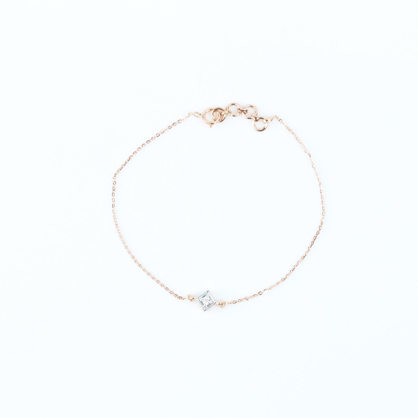 18kt gold single diamond bracelet for women by Caratly – lightweight, minimalist design with real diamond, ideal for daily wear or gifting under Rs. 20,000!