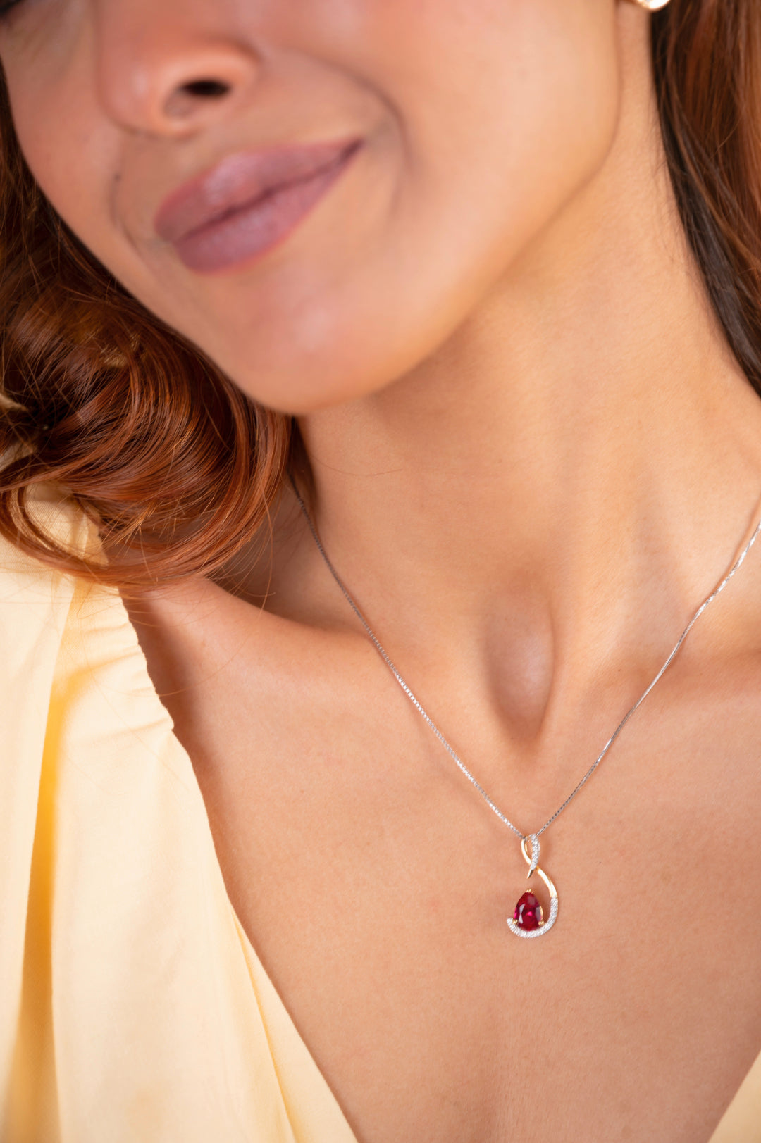 Sway Red Diamond Pendant in 18kt gold & IGI-certified VVS diamonds. Affordable Caratly luxury jewelry under 30k, perfect for gifts or everyday wear.