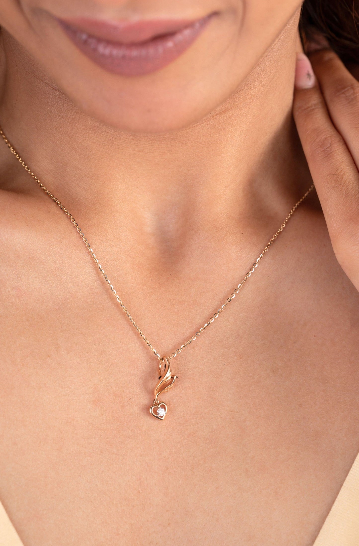 Swirl Heart Pendant in 18kt gold with IGI-certified diamonds, part of the Caratly Luxury Jewelry collection. Perfect as an affordable jewelry gift for her under Rs. 20,000.