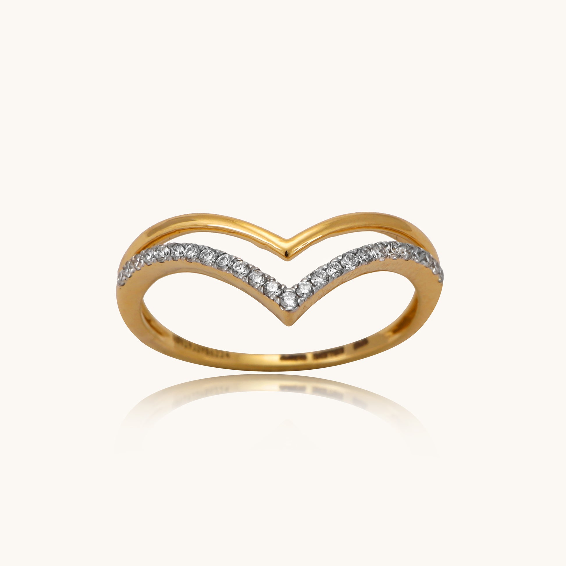 Indulge in elegance with our Swing Diamond 18kt Gold Ring, a captivating accessory that infuses modern sophistication into your everyday style. Whether you're in search of a thoughtful gift for her or a versatile ring to complement your casual and work-wear ensembles, this stunning design is sure to leave a lasting impression, all priced under 30,000.