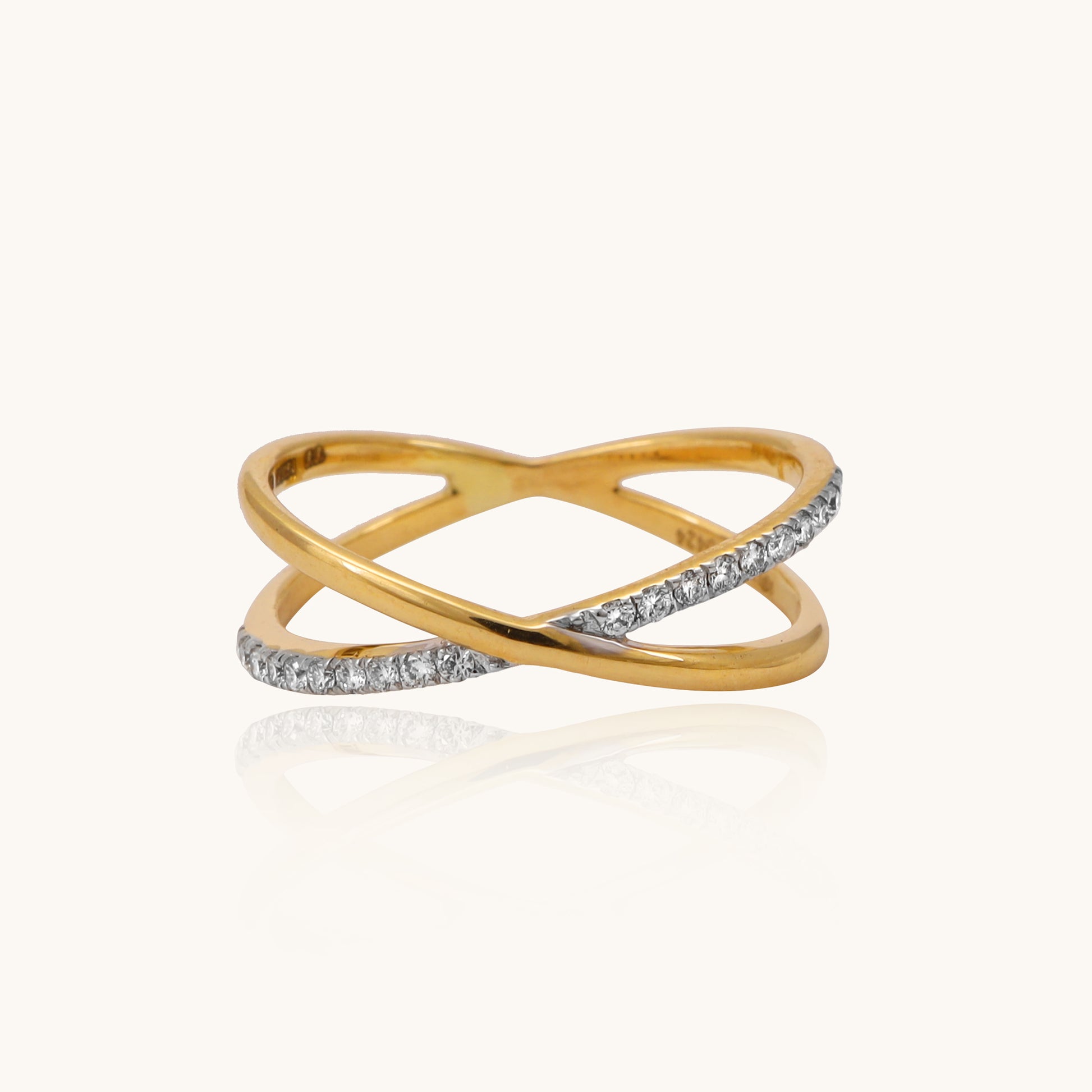 18kt gold X diamond ring by Caratly Jewelry featuring IGI-certified VVS diamonds, perfect as a luxury yet affordable jewelry gift under Rs. 30k.