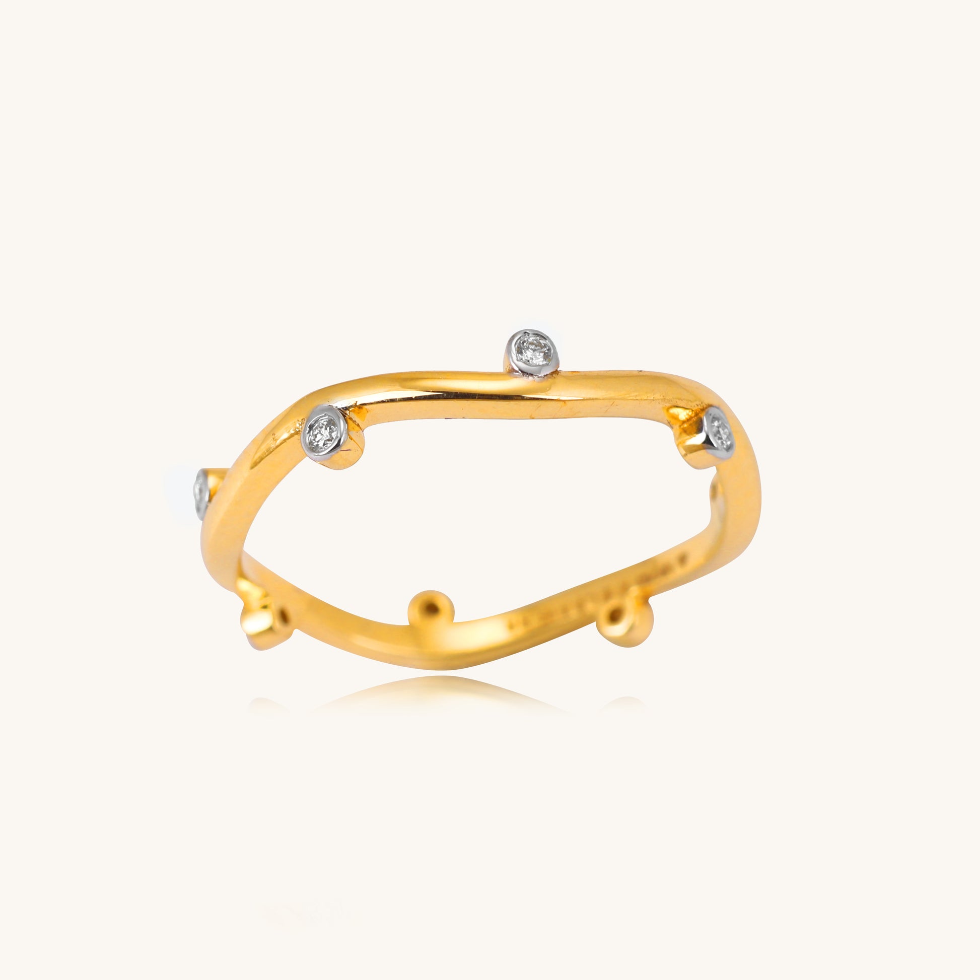 Elevate your everyday style with our 18kt gold Swivel Diamond Ring, adding a touch of elegance and movement to your ensemble. With its delicate diamond and versatile design, this unique ring effortlessly transitions from casual to work or everyday wear, making it a perfect gift for her under 30,000.