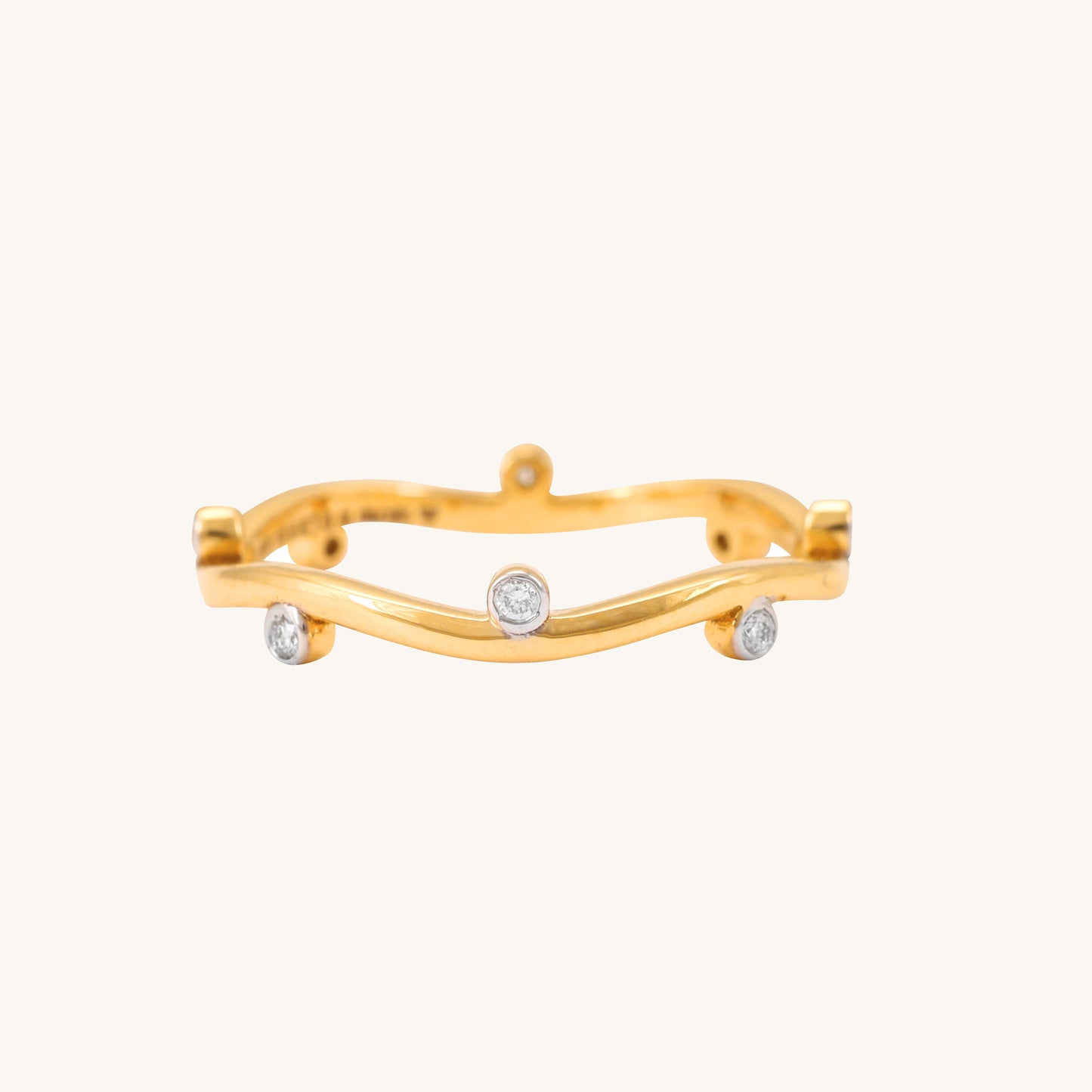 Elevate your everyday style with our 18kt gold Swivel Diamond Ring, adding a touch of elegance and movement to your ensemble. With its delicate diamond and versatile design, this unique ring effortlessly transitions from casual to work or everyday wear, making it a perfect gift for her under 30,000.