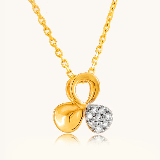 Embrace everyday elegance with our charming 18kt gold Floret Diamond Locket. Featuring a sparkling diamond and floral design, this enchanting piece adds a touch of sophistication to any occasion, from casual outings to formal events. Priced affordably under 10,000, it's the perfect gift for her or a delightful treat for yourself.