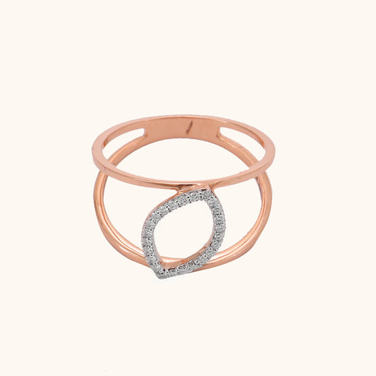 Elegant 18kt gold trendy diamond ring with IGI-certified VVS diamonds from Caratly Diamond Collection. Perfect for everyday wear or gifting under Rs. 40,000.