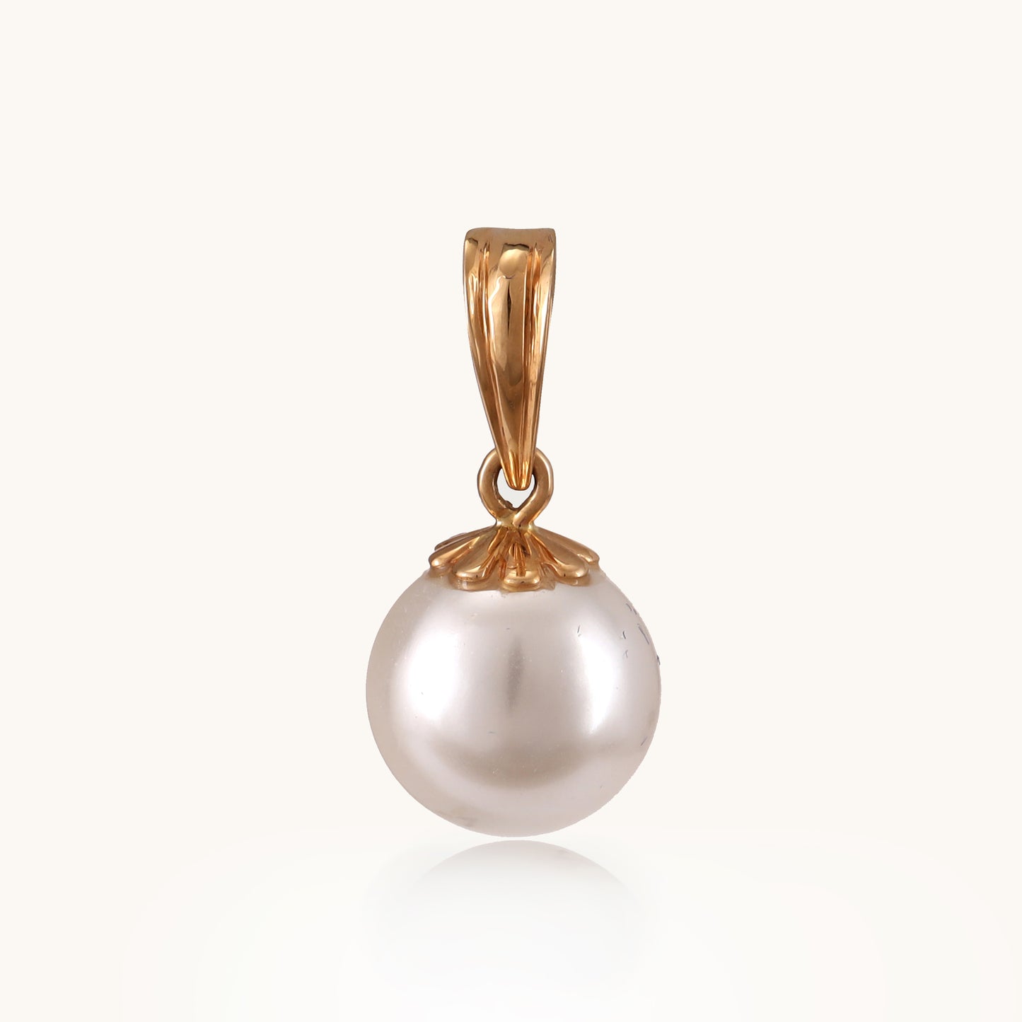 Round Pearl Pendant in 18kt gold—affordable luxury jewellery under ₹10,000.