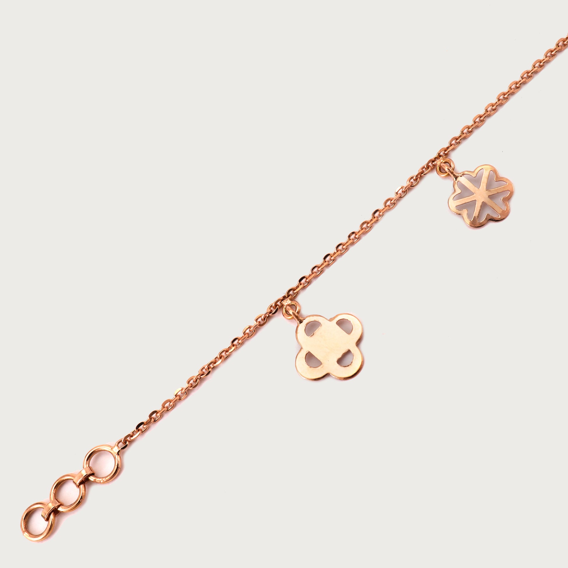18kt gold charm bracelet. Fine jewellery under ₹30,000. Chic, radiant, gift-worthy.