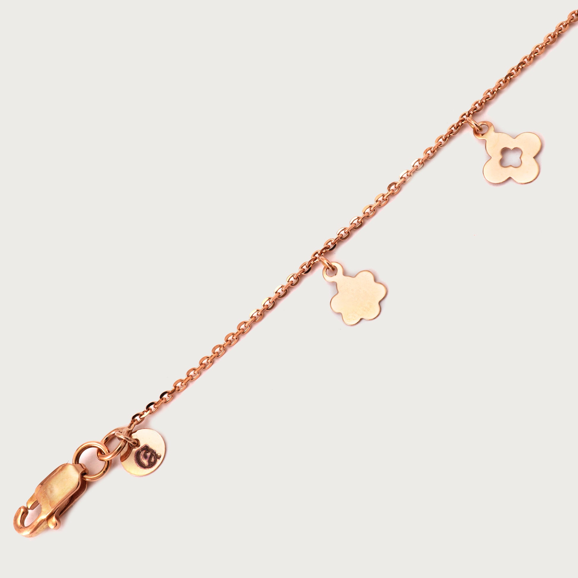 18kt gold floral bracelet. Fine jewellery under ₹30,000. Delicate, chic, timeless.