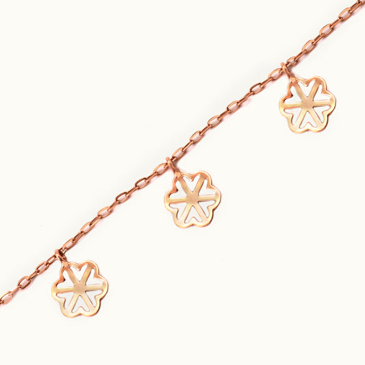 18kt gold floral bracelet. Fine jewellery under ₹30,000. Chic, timeless, gift-worthy.