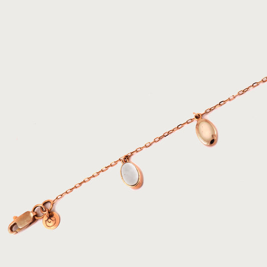 18kt gold oval charm bracelet. Fine jewellery under ₹50,000. Chic and timeless.