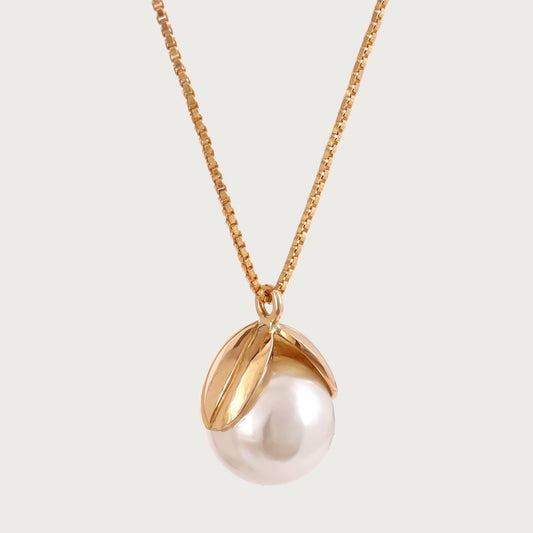 18kt gold Pearl Pop Necklace—stylish fine jewellery under ₹50,000 for women.