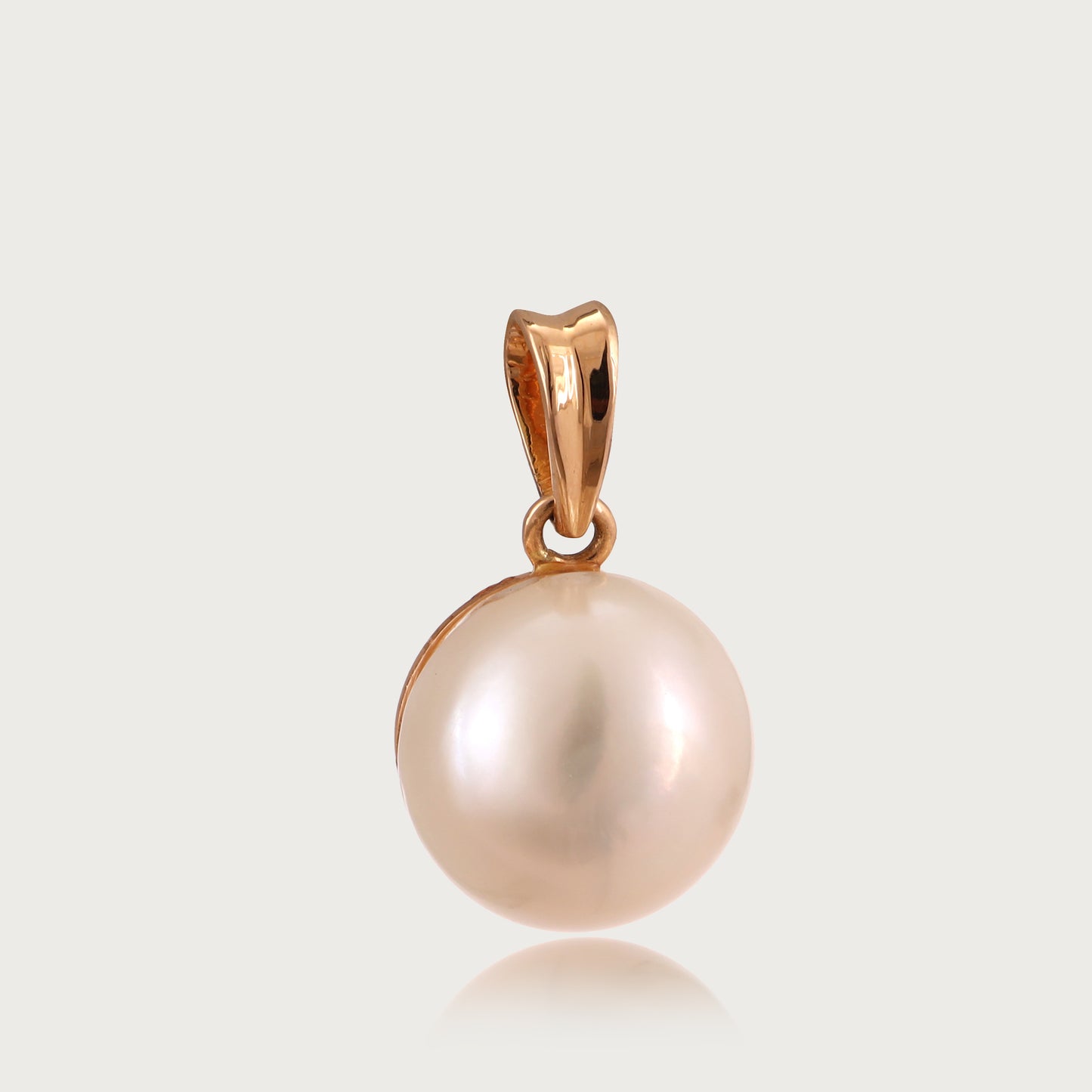 Round Pearl Pendant in 18kt gold—affordable luxury jewellery under ₹10,000.