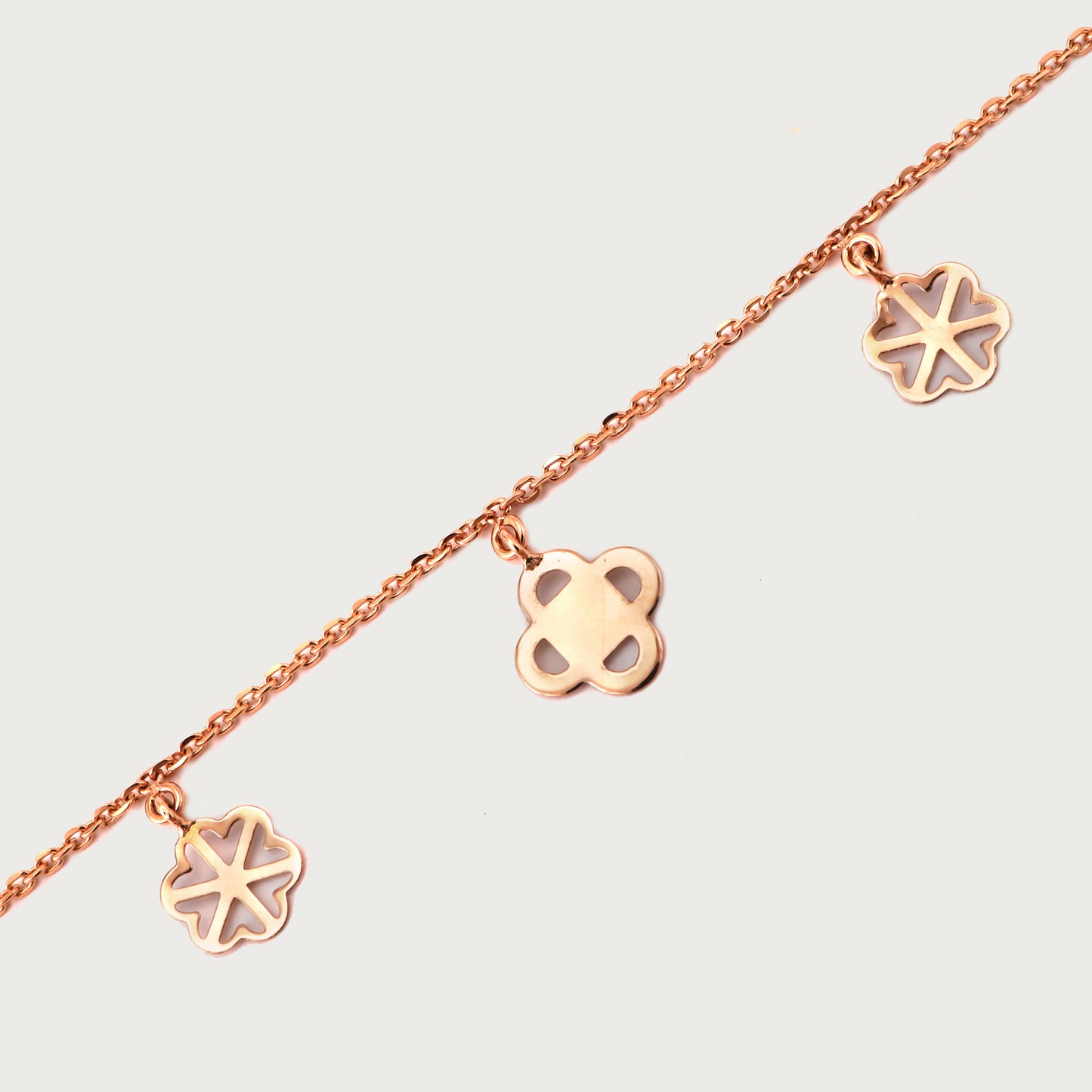 18kt gold floral bracelet. Fine jewellery under ₹30,000. Elegant & gift-worthy for her.