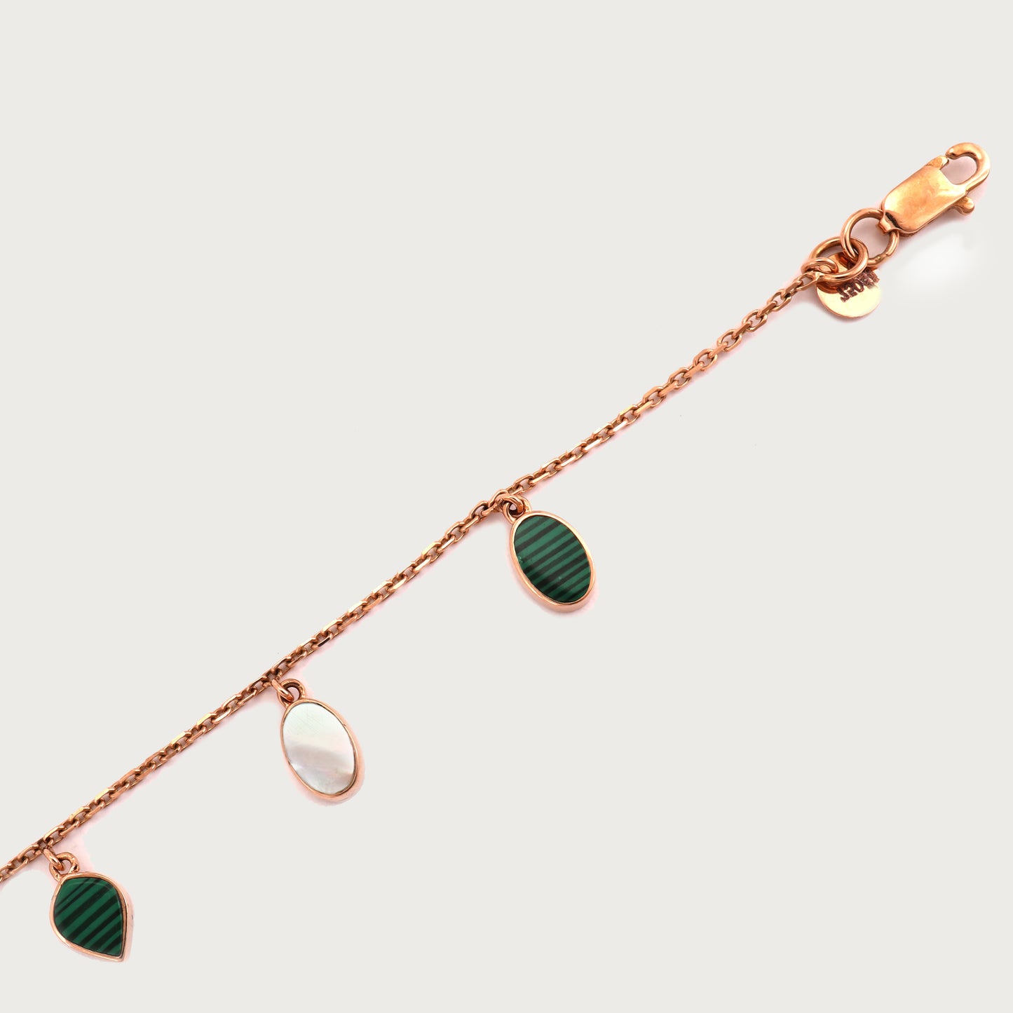 18kt gold teardrop bracelet. Fine jewellery under ₹50,000. Chic, graceful, gift-worthy.