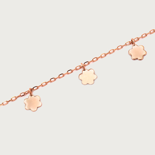 18kt gold clover bracelet. Fine jewellery under ₹30,000. Chic, lucky, gift-worthy for her.