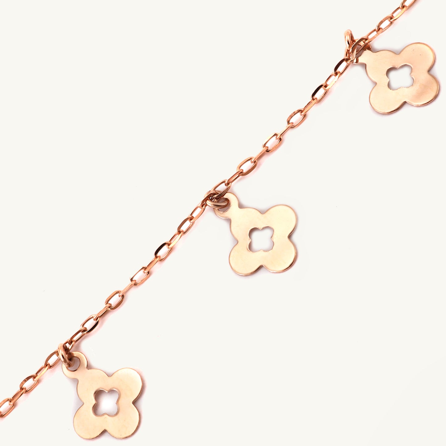 Floral bracelet in 18kt gold. Luxury jewellery under ₹30,000. Perfect gift for her