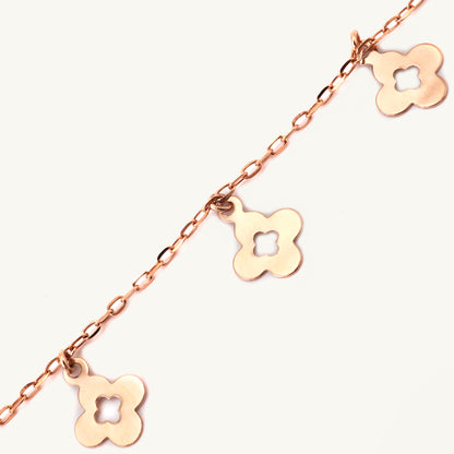 Floral bracelet in 18kt gold. Luxury jewellery under ₹30,000. Perfect gift for her