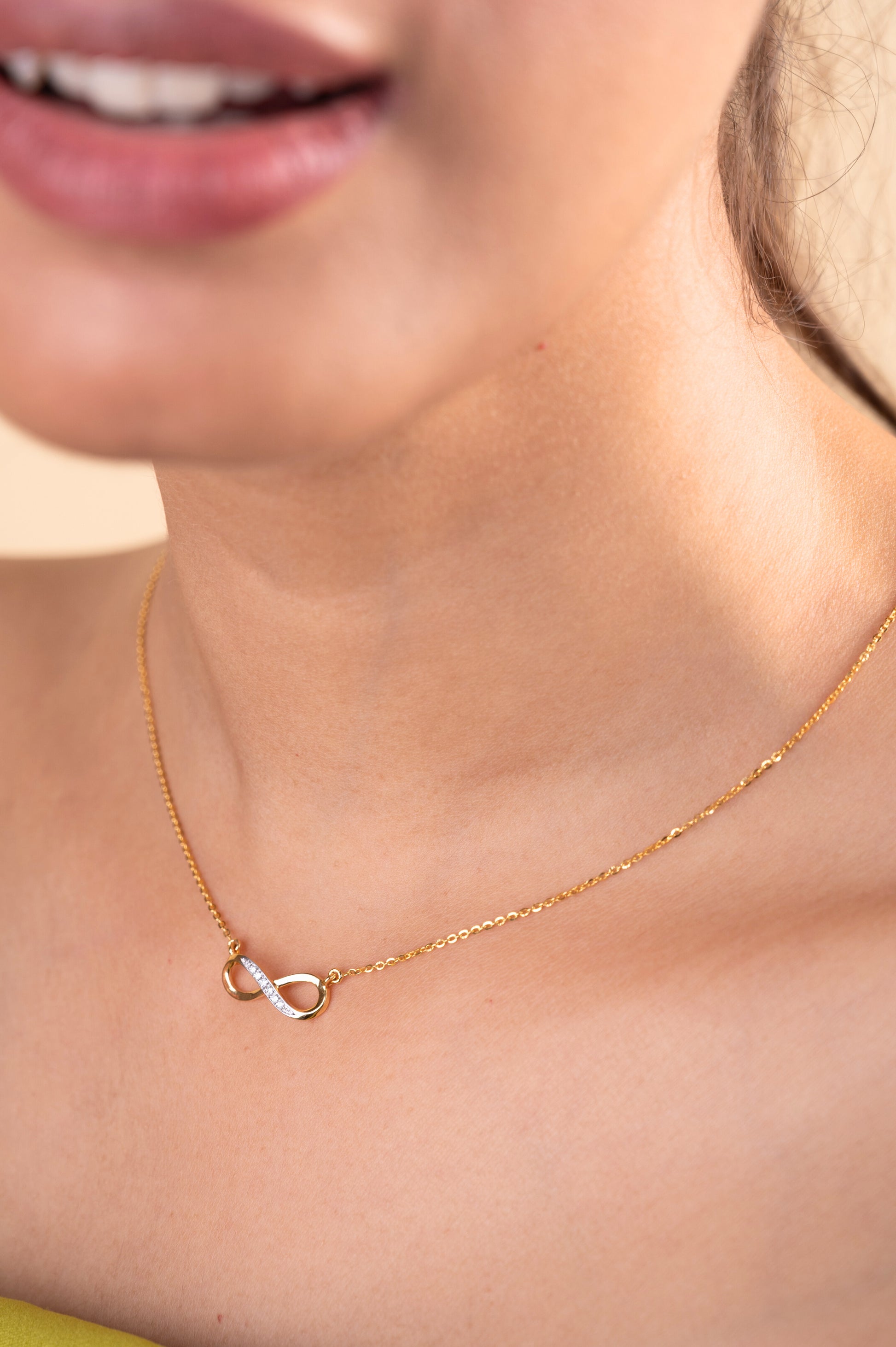 Embrace everlasting elegance with our 18 kt Infinity Diamond Necklace, perfect for everyday wear and effortlessly adding a touch of luxury to any ensemble, whether casual or workwear. It's an ideal gifting idea for her, offering versatility and timeless appeal.