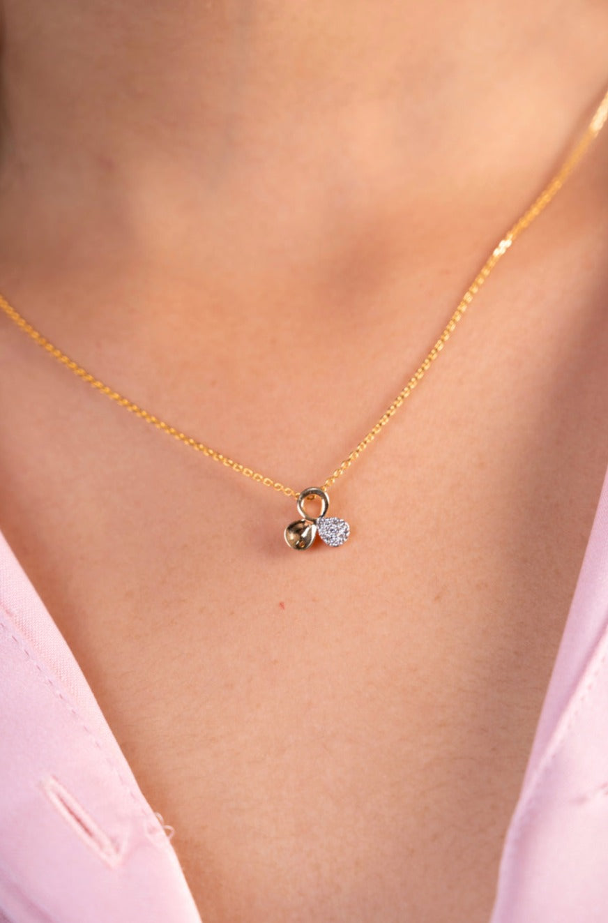 Embrace everyday elegance with our charming 18kt gold Floret Diamond Locket. Featuring a sparkling diamond and floral design, this enchanting piece adds a touch of sophistication to any occasion, from casual outings to formal events. Priced affordably under 10,000, it's the perfect gift for her or a delightful treat for yourself.